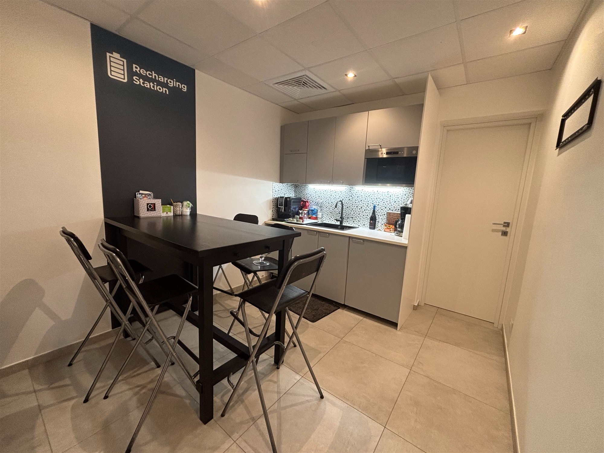 Cucina business center Crema