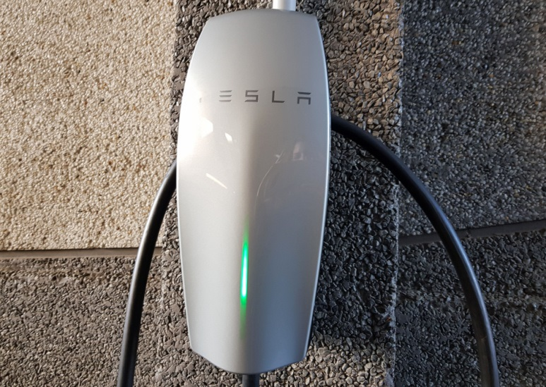 Dettaglio colonnina Tesla